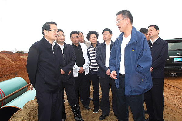2017年4月21日 原湖南省委常委、長沙市委書記易煉紅考察項(xiàng)目工地