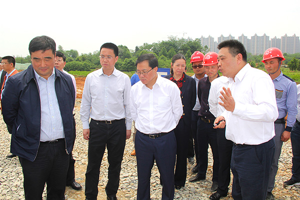 2017年4月28日 長沙市委副書記、市長、湖南湘江新區(qū)黨工委書記陳文浩實(shí)地督察項(xiàng)目進(jìn)展