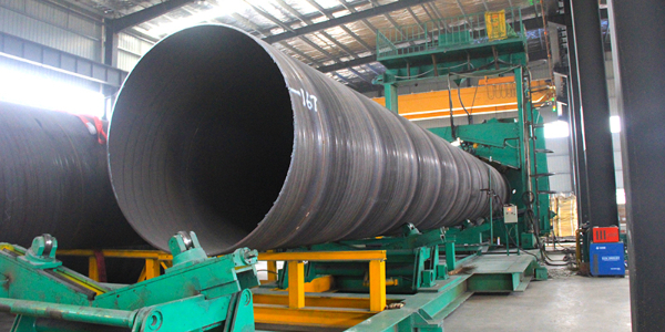 生產(chǎn)螺旋鋼管的原料有哪些？卷板和帶鋼哪個(gè)好？