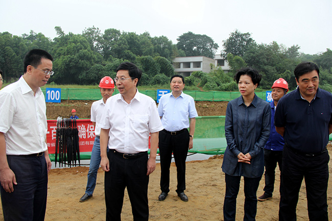 市領導張迎春、夏建平、劉明理等參加調研，望城區(qū)領導孔玉成、鄒特等陪同調研